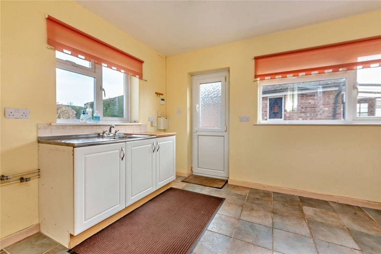 3 bedroom house, Gravelly Close, North End RG20 - Available