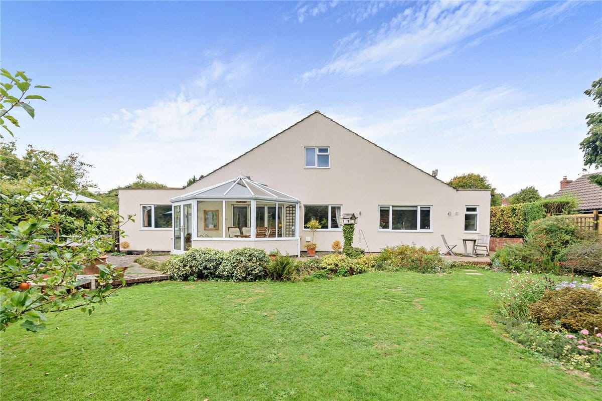 5 bedroom bungalow, Long Grove, Upper Bucklebury RG7 - Available
