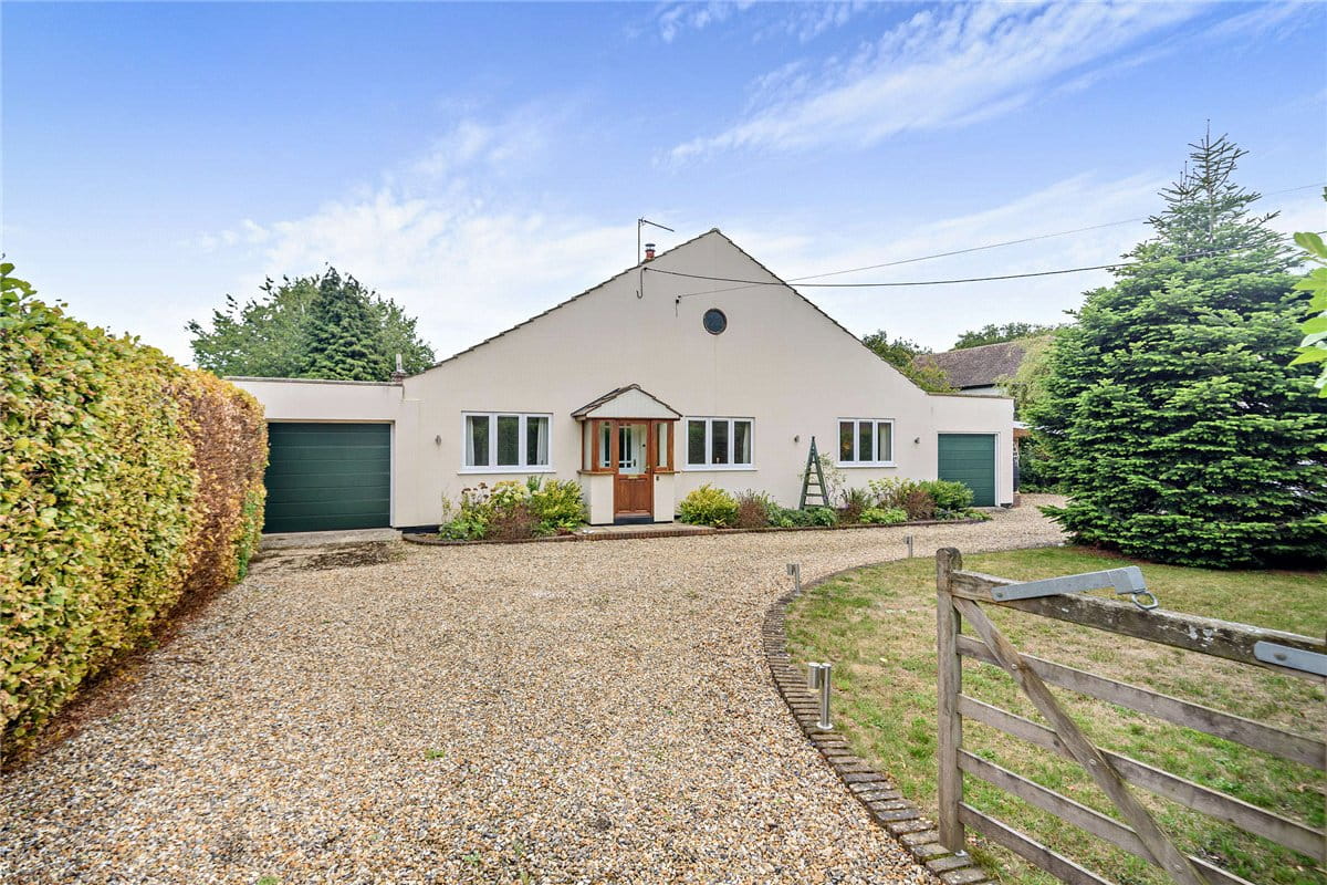 5 bedroom bungalow, Long Grove, Upper Bucklebury RG7 - Available