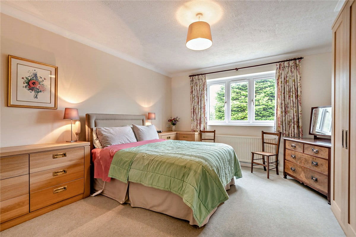 5 bedroom bungalow, Long Grove, Upper Bucklebury RG7 - Available