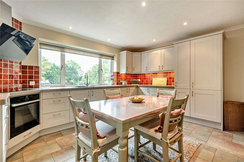 5 bedroom bungalow, Long Grove, Upper Bucklebury RG7 - Available