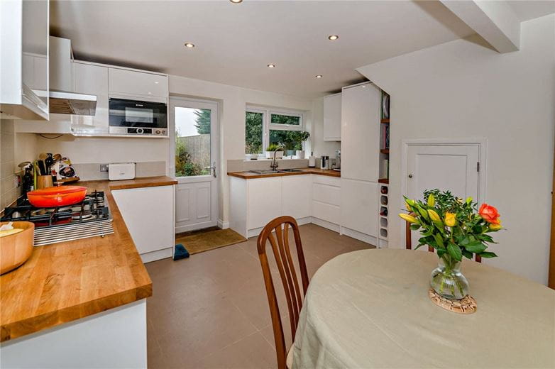 3 bedroom house, Barn Crescent, Newbury RG14 - Available