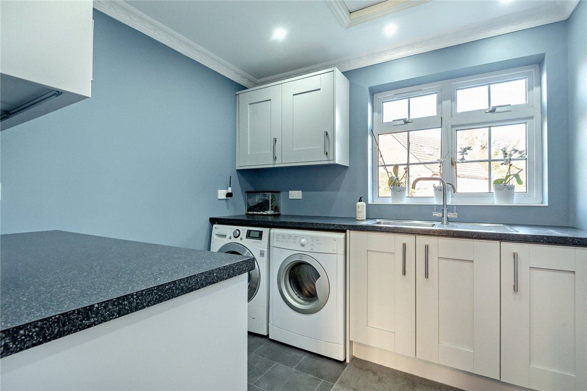 5 bedroom house, Fox's Lane, Kingsclere RG20 - Available