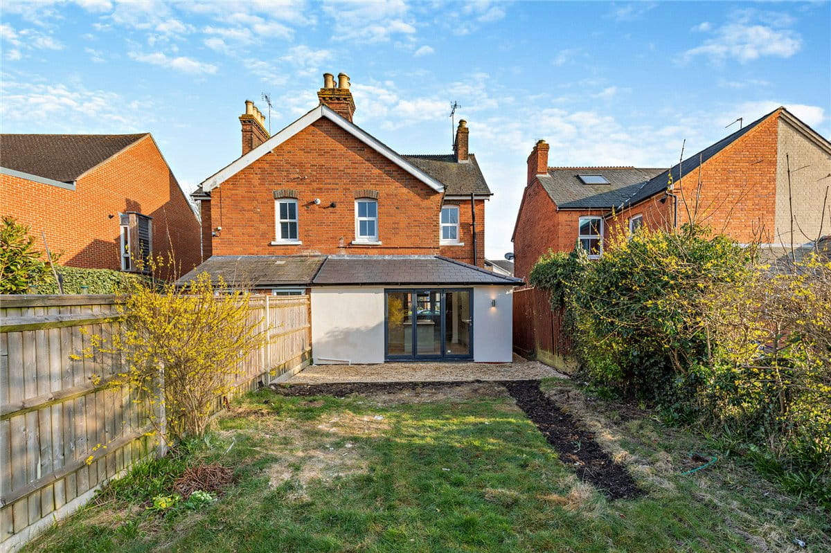 3 bedroom house, Andover Road, Newbury RG14 - Sold