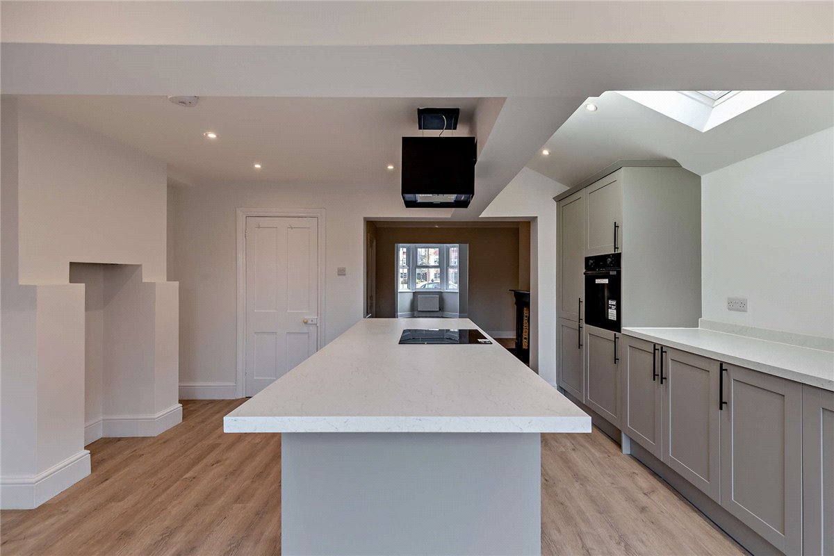 3 bedroom house, Andover Road, Newbury RG14 - Sold