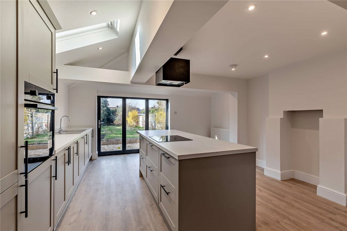 3 bedroom house, Andover Road, Newbury RG14 - Sold