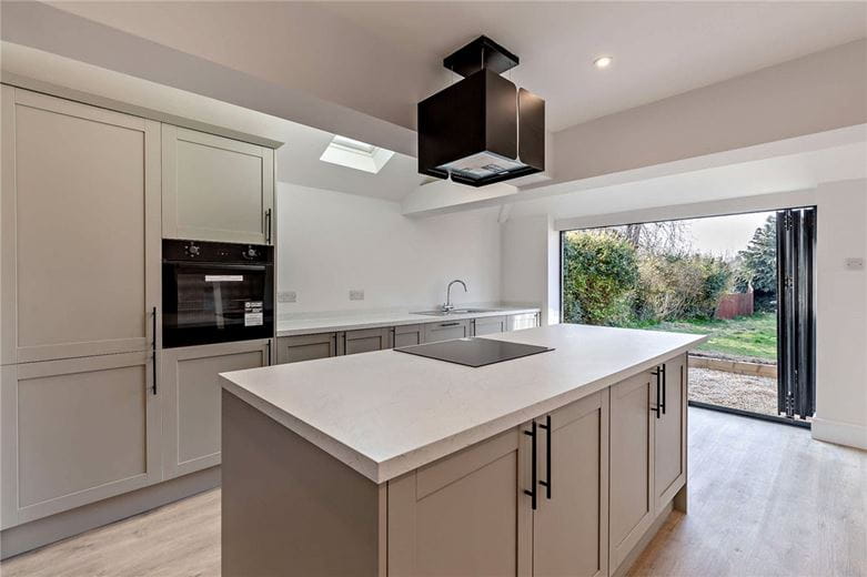 3 bedroom house, Andover Road, Newbury RG14 - Sold