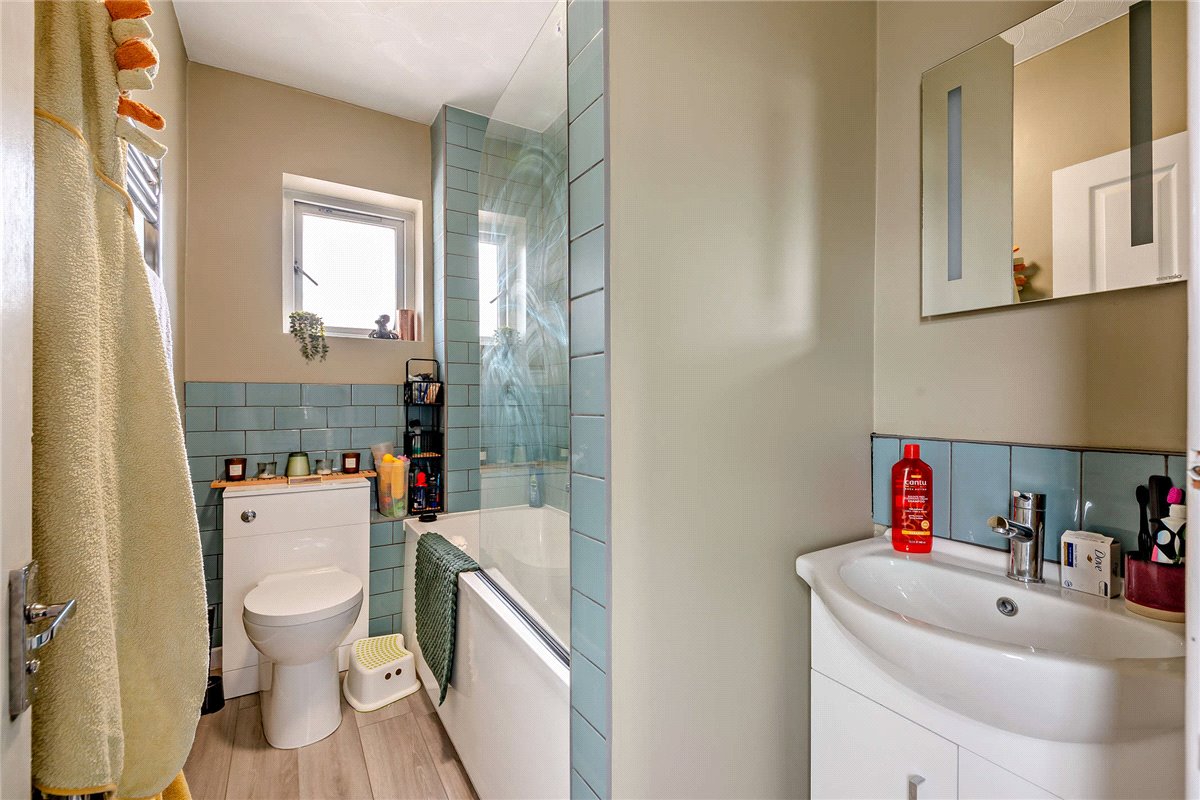 4 bedroom house, Green Lane, Newbury RG14 - Available