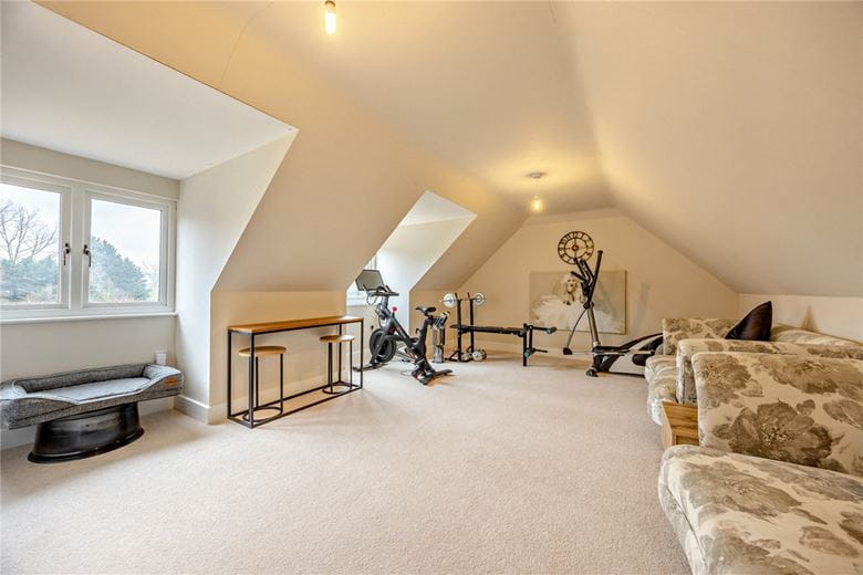 5 bedroom house, Thornford Road, Crookham Common RG19 - Available