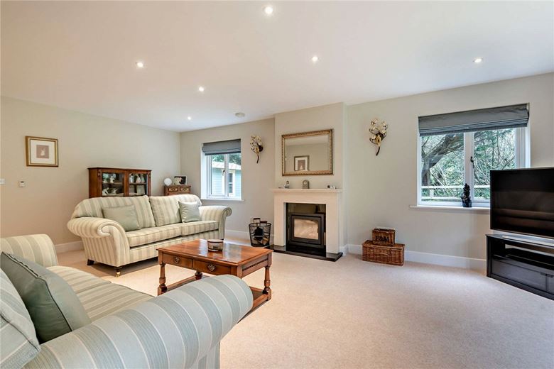 5 bedroom house, Thornford Road, Crookham Common RG19 - Available