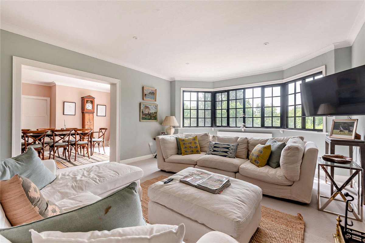 4 bedroom house, Bishops Green, Newbury RG20 - Available