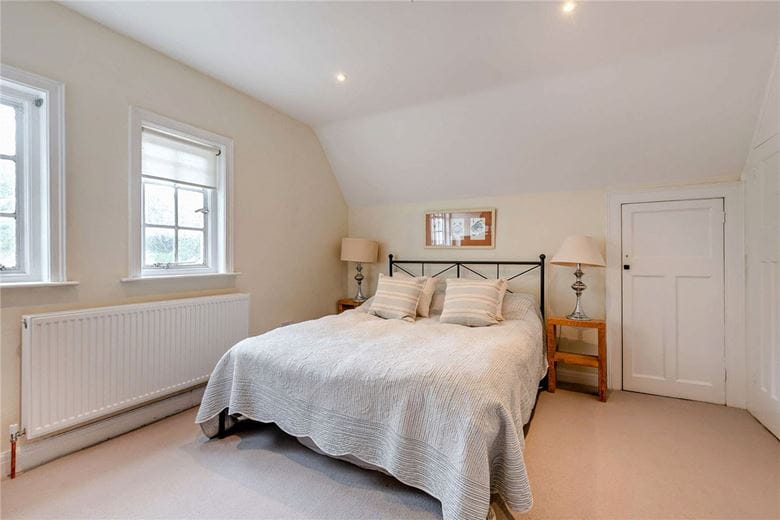 4 bedroom house, Bishops Green, Newbury RG20 - Available