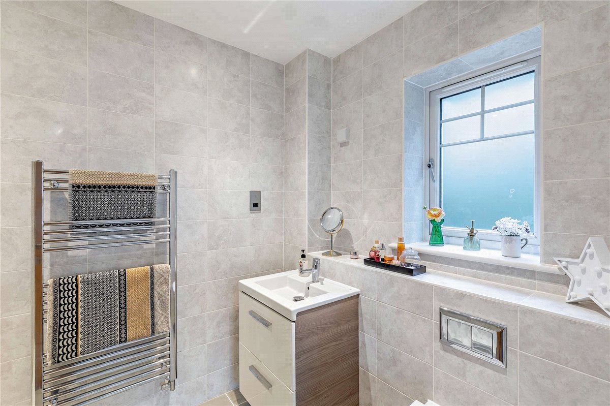 5 bedroom house, The Dolmans, Shaw RG14 - Sold STC