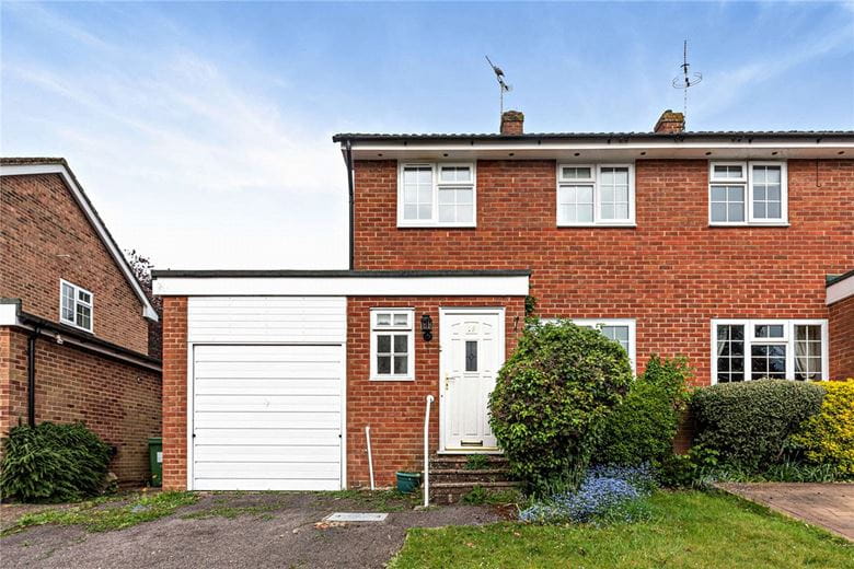 3 bedroom house, Harwood Rise, Woolton Hill RG20 - Available