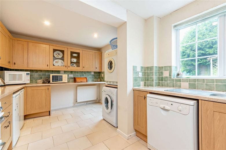3 bedroom house, Harwood Rise, Woolton Hill RG20 - Available