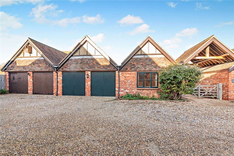 4 bedroom house, Hambridge Lane, Newbury RG14 - Available