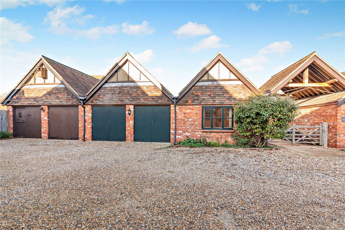 4 bedroom house, Hambridge Lane, Newbury RG14 - Available