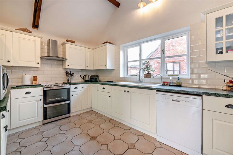 4 bedroom house, Hambridge Lane, Newbury RG14 - Available