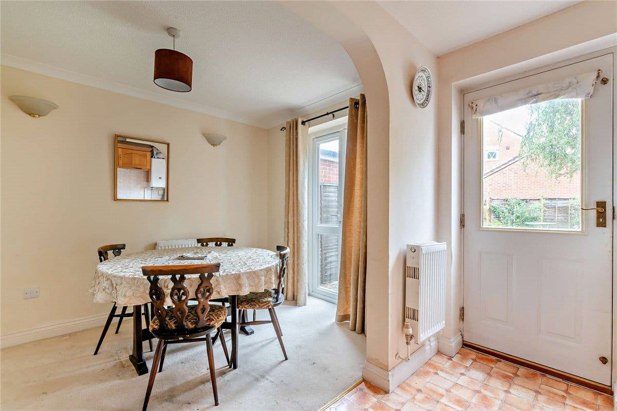 3 bedroom house, Horseshoe End, Newbury RG14 - Available