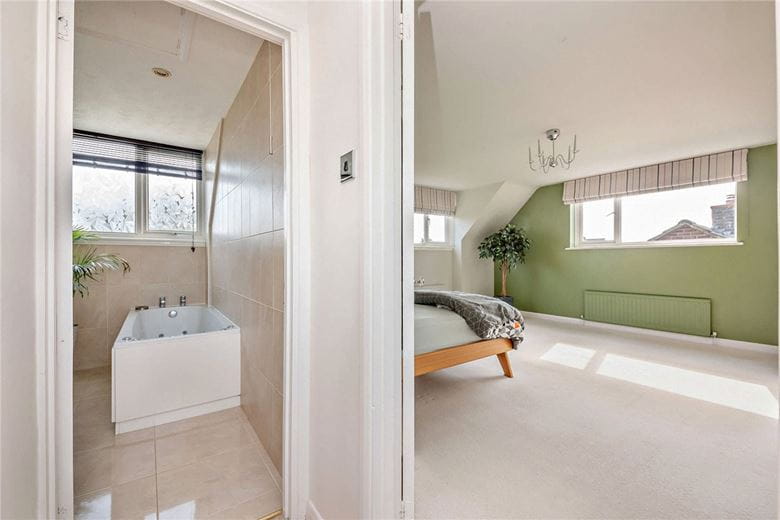 4 bedroom house, Freshfields Lane, Chieveley RG20 - Available