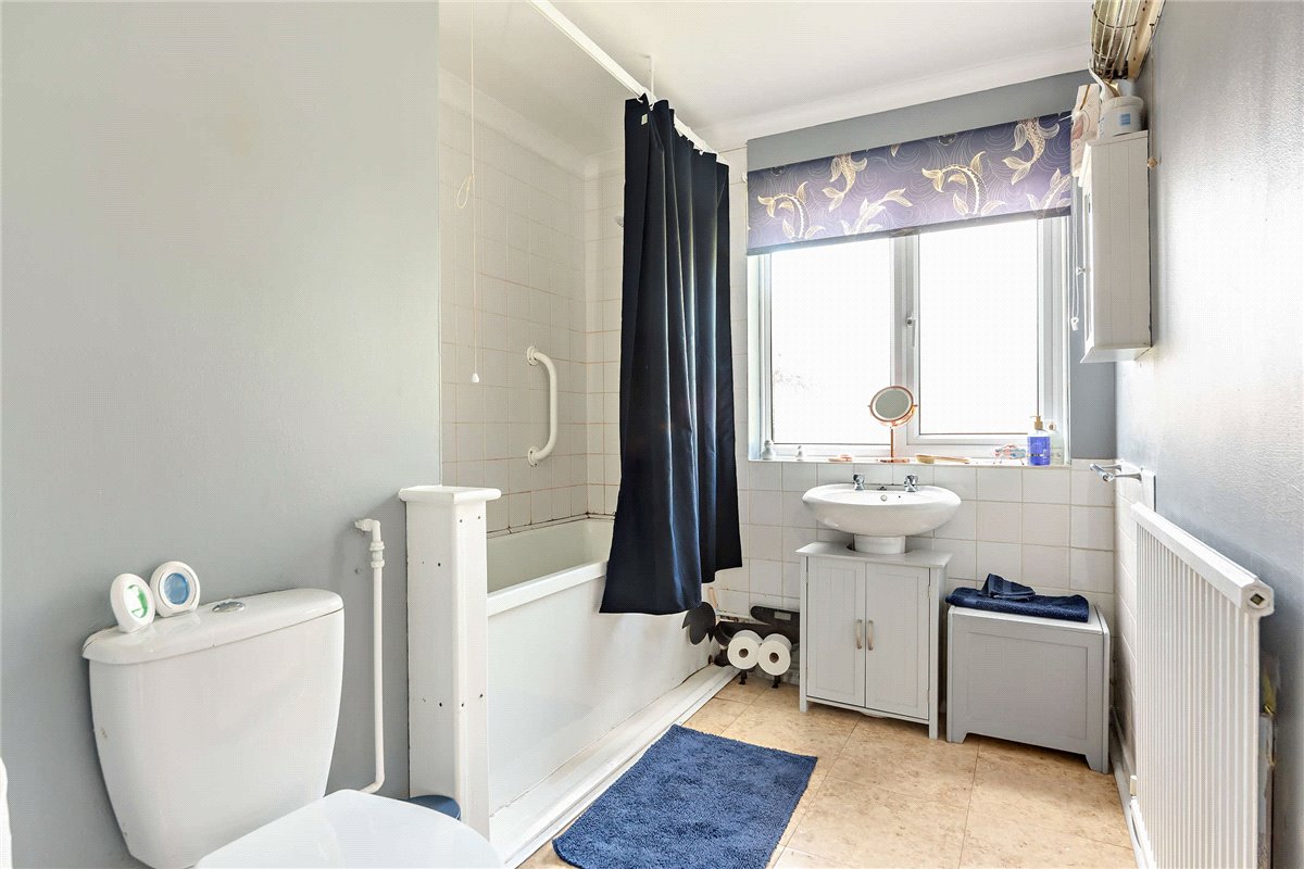 2 bedroom bungalow, Sheepdrove Road, Lambourn RG17 - Available