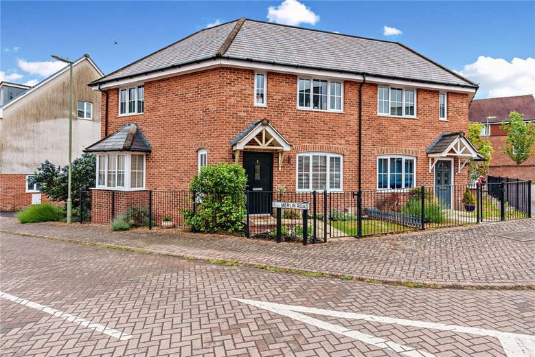 3 bedroom house, Merlin Road, Bishops Green RG20 - Available
