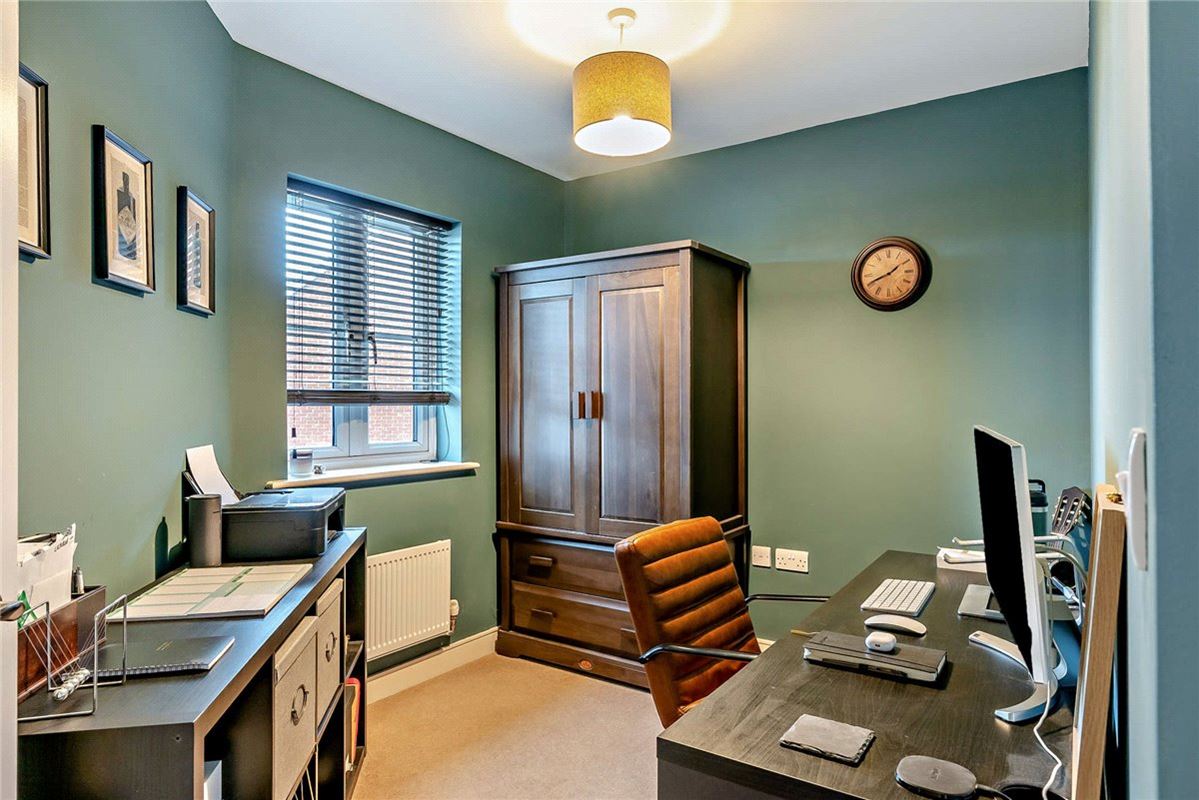 3 bedroom house, Merlin Road, Bishops Green RG20 - Sold STC