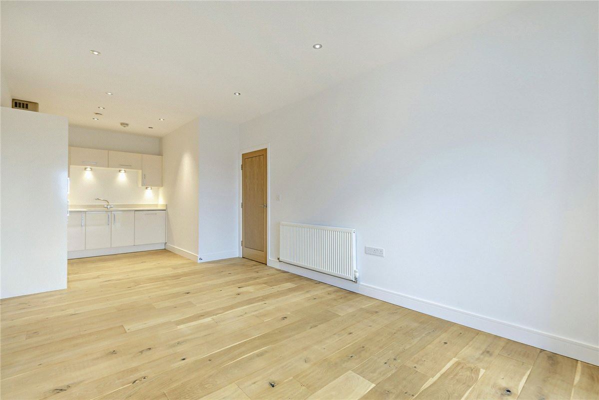 1 bedroom flat, Kingman Way, Newbury RG14 - Available
