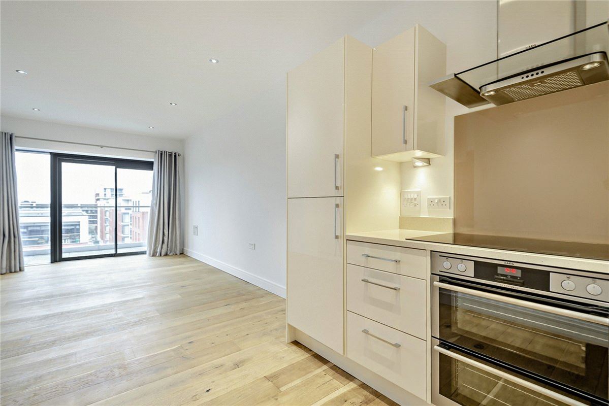 1 bedroom flat, Kingman Way, Newbury RG14 - Available