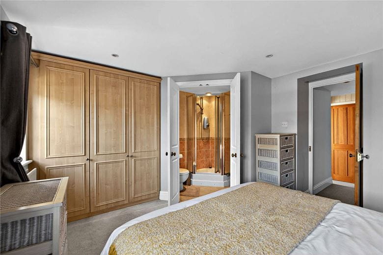 4 bedroom house, George Street, Kingsclere RG20 - Available