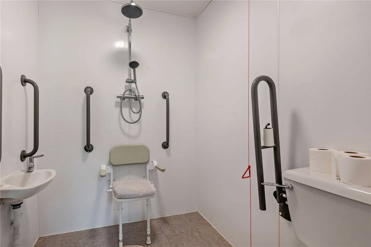 6 bedroom house, Burys Bank Road, Greenham RG19 - Sold STC