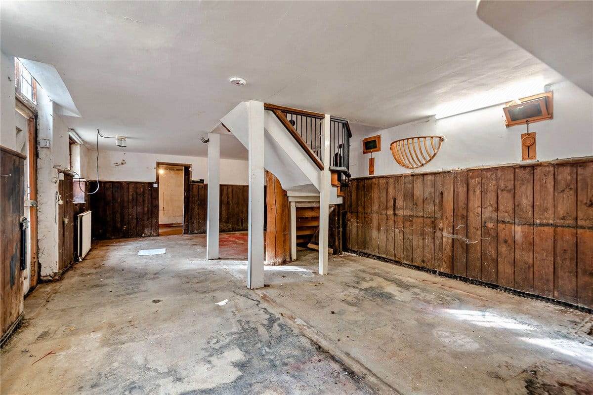 6 bedroom house, Burys Bank Road, Greenham RG19 - Sold STC