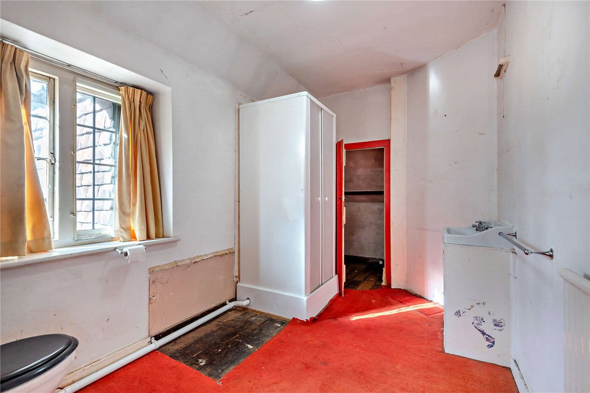 6 bedroom house, Burys Bank Road, Greenham RG19 - Sold STC