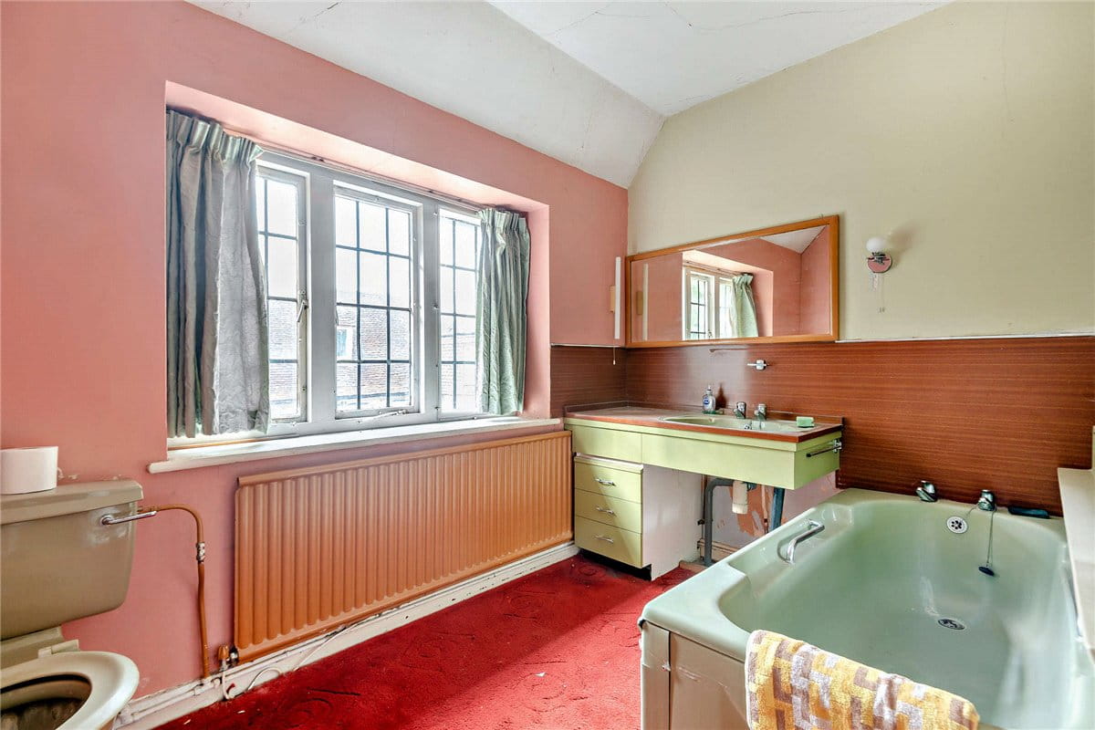 6 bedroom house, Burys Bank Road, Greenham RG19 - Sold STC