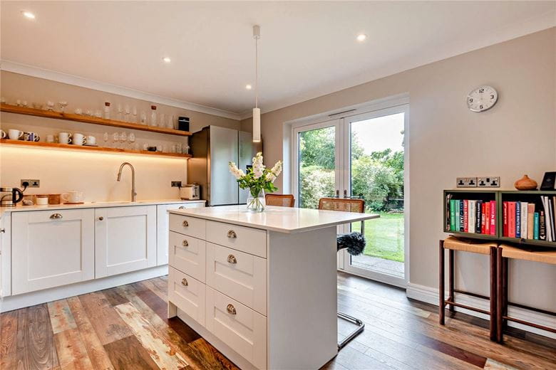 6 bedroom house, Benett Gardens, Shaw RG14 - Available