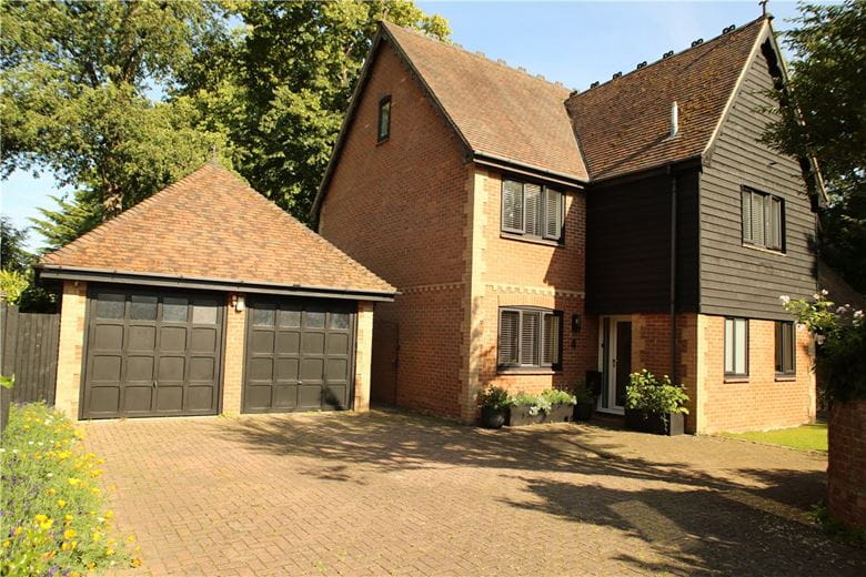 6 bedroom house, Benett Gardens, Shaw RG14 - Available