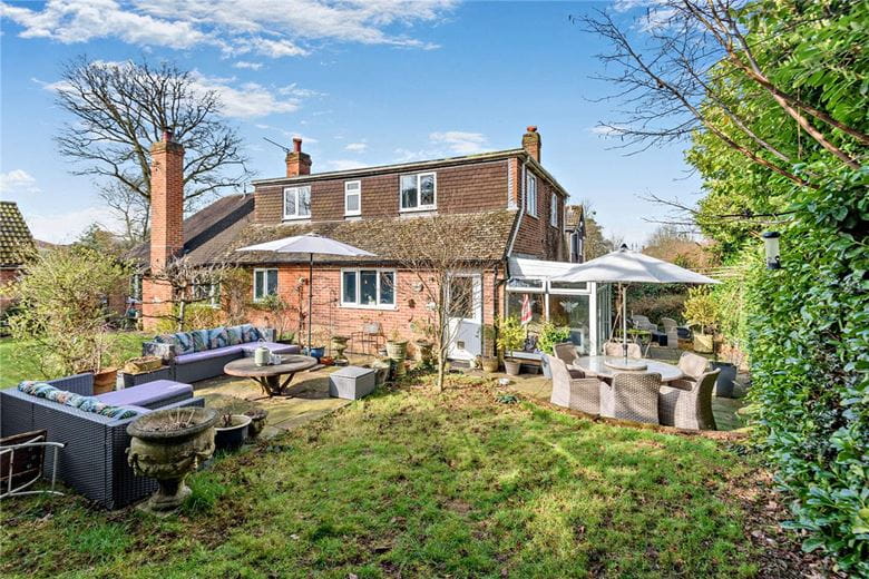 4 bedroom house, Broadlayings, Woolton Hill RG20 - Available