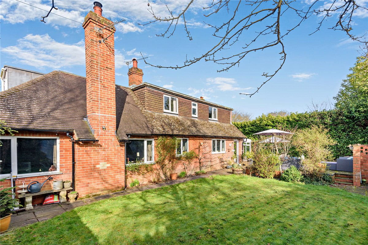 4 bedroom house, Broadlayings, Woolton Hill RG20 - Available