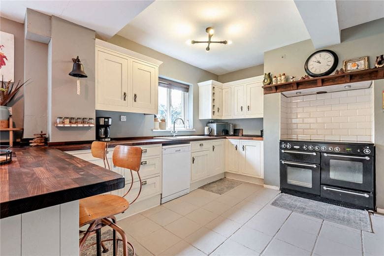 4 bedroom house, Broadlayings, Woolton Hill RG20 - Available