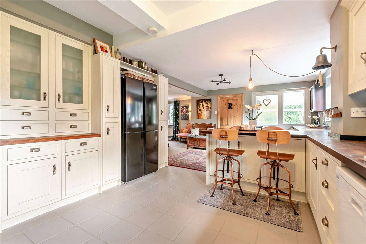 4 bedroom house, Broadlayings, Woolton Hill RG20 - Available