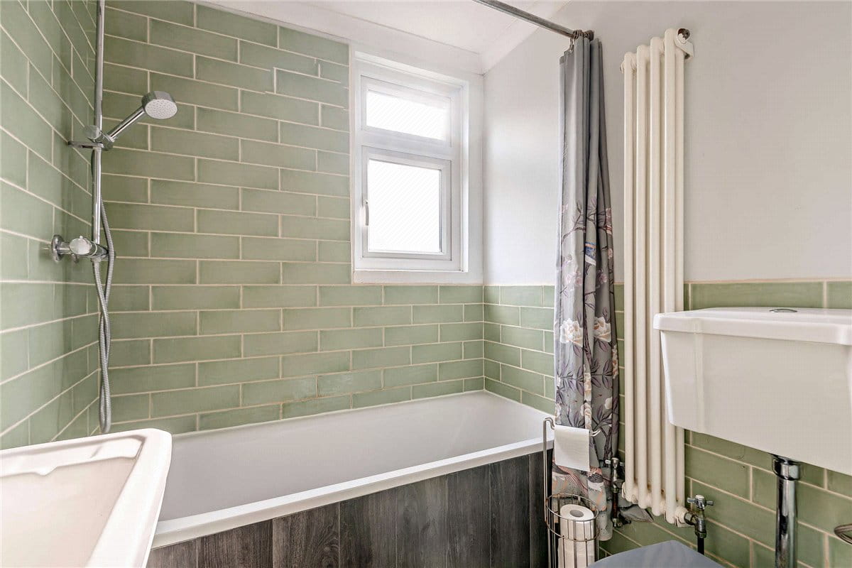 4 bedroom house, Broadlayings, Woolton Hill RG20 - Available