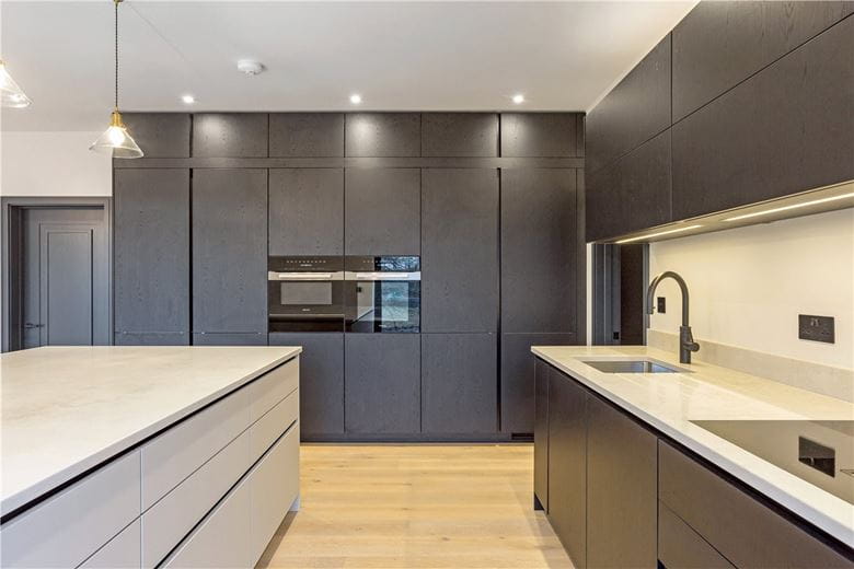 4 bedroom house, Speen Lane, Newbury RG14 - Available