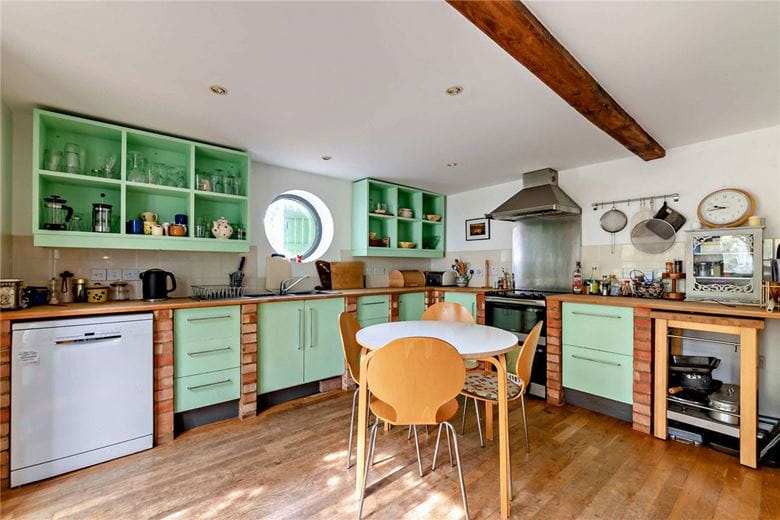 6 bedroom house, Brightwalton, Newbury RG20 - Available