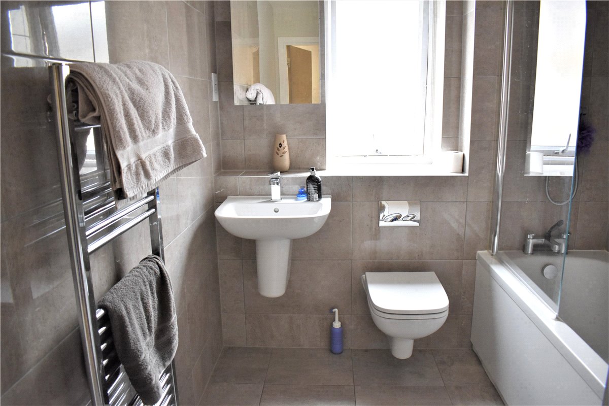 1 bedroom flat, Steel Close, Newbury RG14 - Available