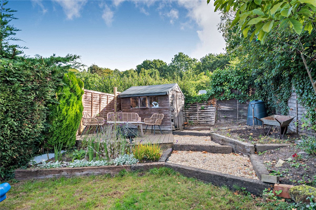 2 bedroom house, Pear Tree Lane, Newbury RG14 - Available