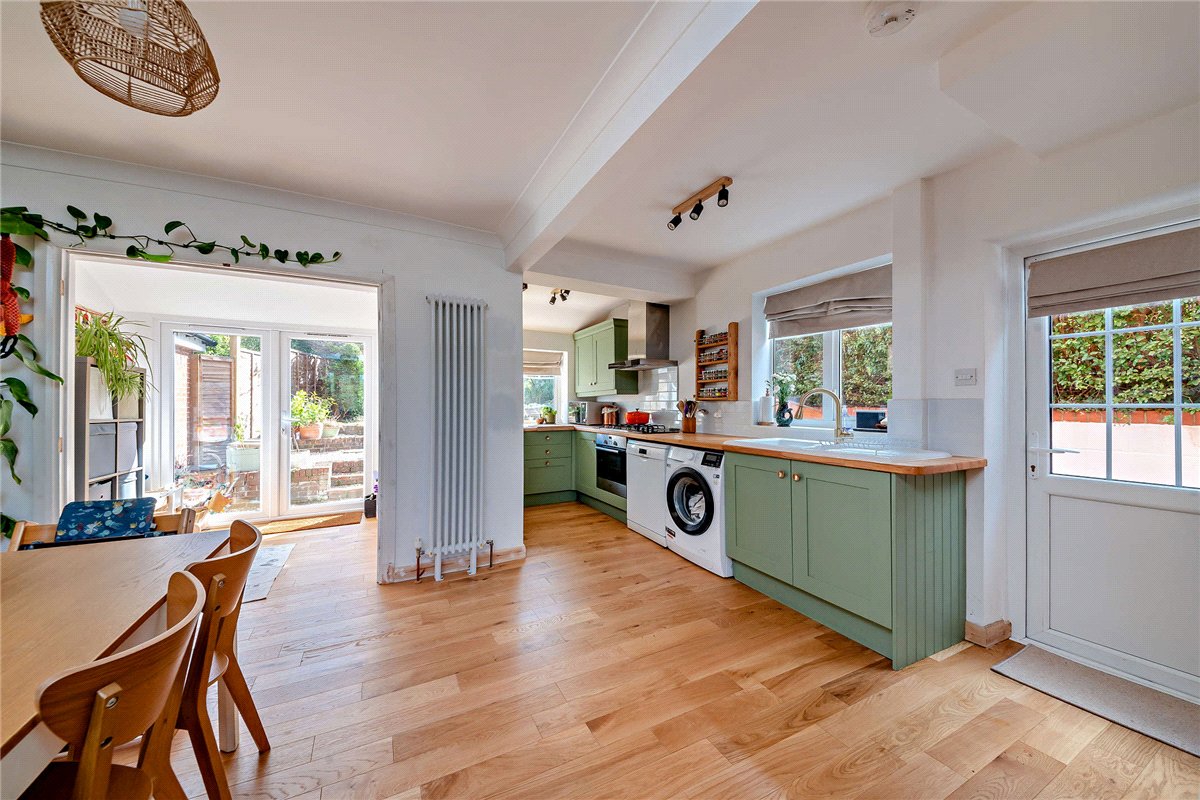 2 bedroom house, Pear Tree Lane, Newbury RG14 - Available