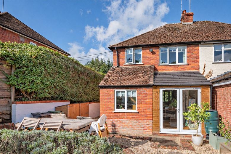 2 bedroom house, Pear Tree Lane, Newbury RG14 - Available