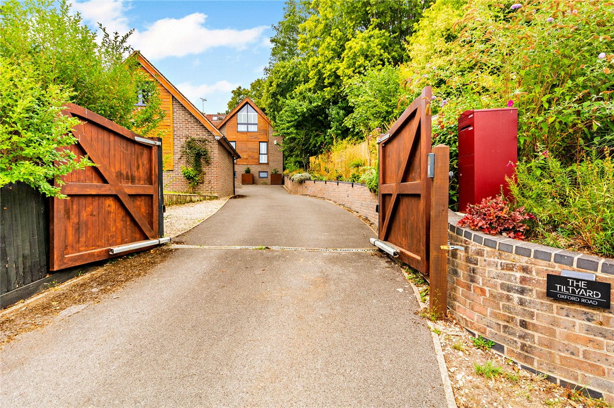 4 bedroom house, Oxford Road, Donnington RG14 - Available