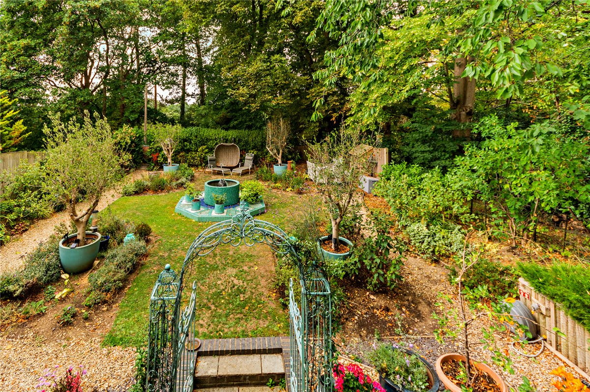 4 bedroom house, Oxford Road, Donnington RG14 - Available