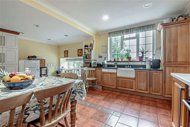 4 bedroom house, Newtown Road, Newbury RG14 - Available